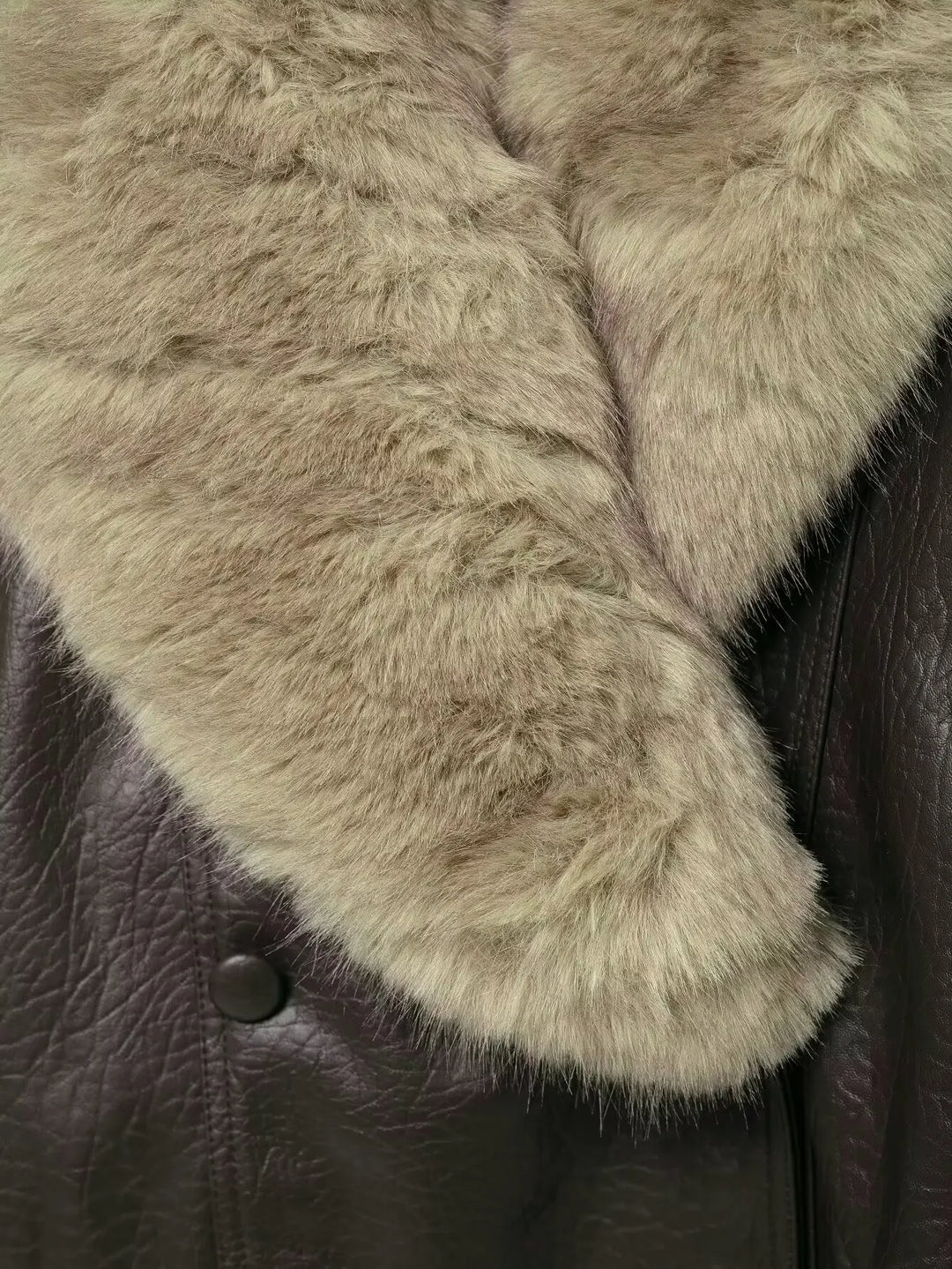 Elegant Faux Fur Collar Leather Jacket for Women with Long Sleeve Oversized Snap Button Style